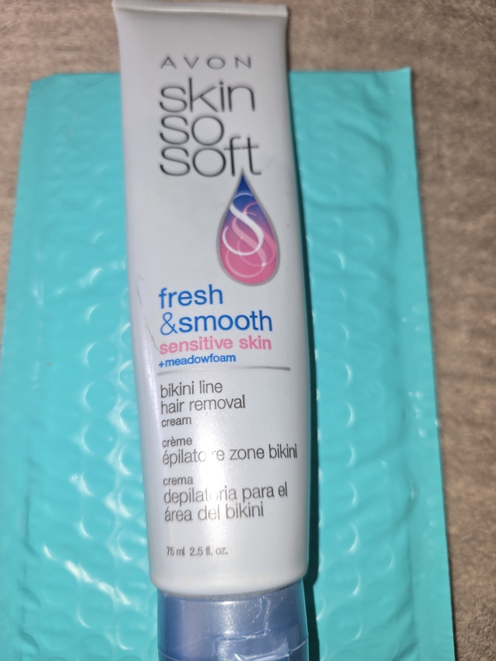Avon Skin So Soft Fresh & Smooth Bikini Line Hair Removal Cream - White/Pink